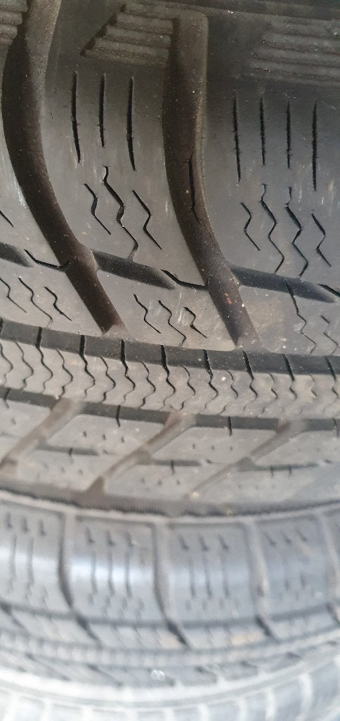 4 winterbanden op velg 155/65R14 voor Toyota Aygo, Ophalen, 14 inch, Gebruikt, 155 mm