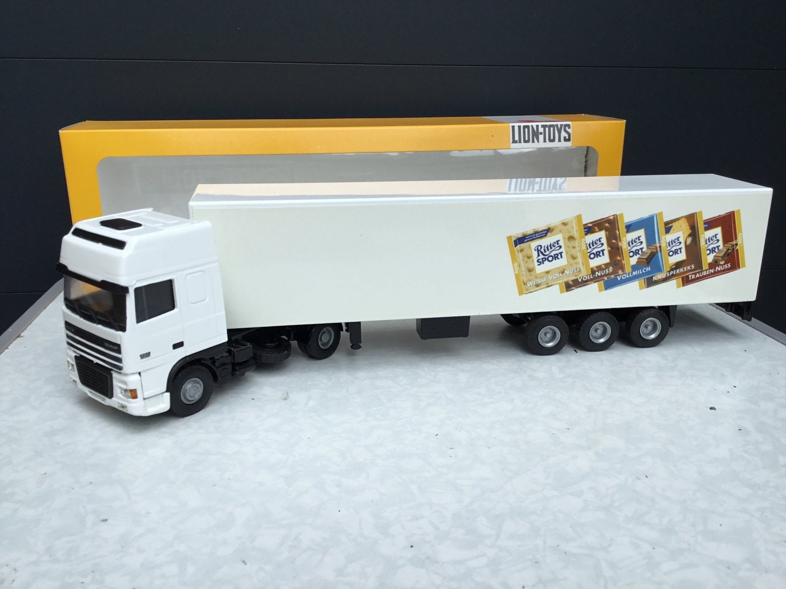 Lion Car Daf 95 XF Ritter Sport in ovp, Hobby en Vrije tijd, Modelauto's | 1:50, Ophalen of Verzenden, Zo goed als nieuw, Bus of Vrachtwagen
