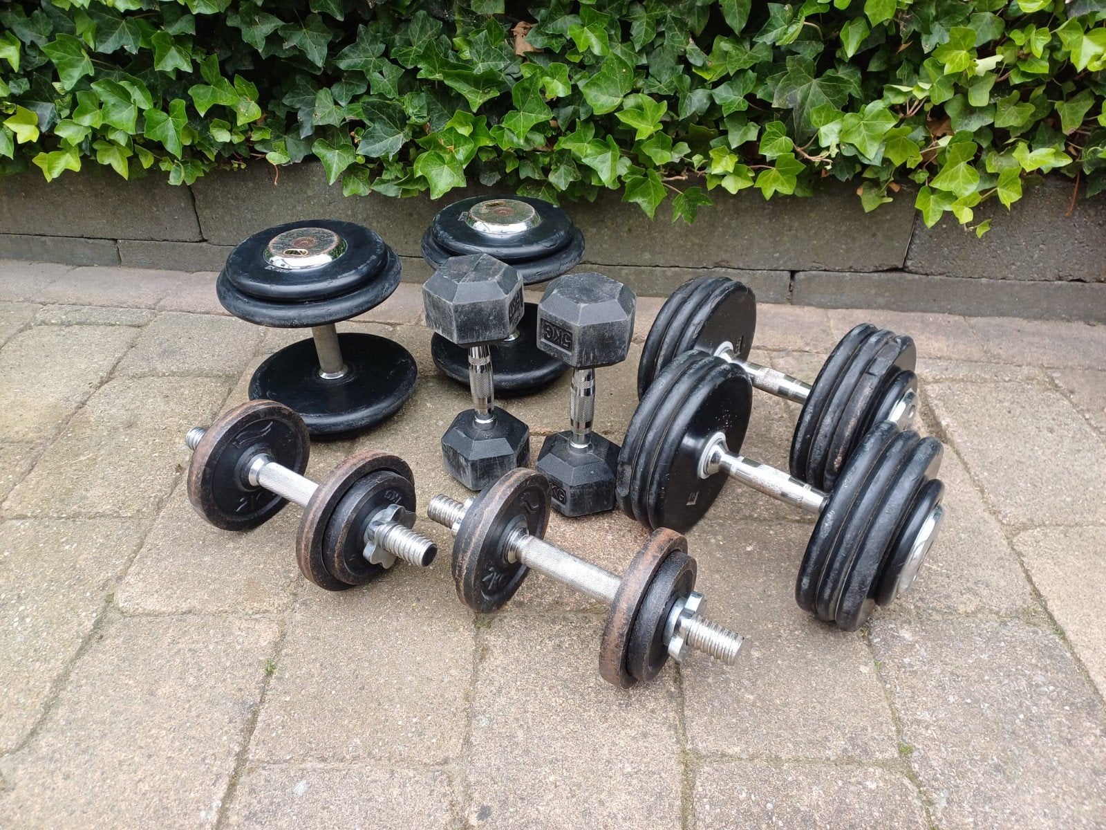 Diverse fitnessapparatuur: halters, bank, optrekstang, Sport en Fitness, Fitnessmaterialen, Ophalen, Gebruikt, Benen, Dumbbell
