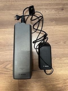 BOSCH powerpack-400 accu (grijs) + oplader, Zo goed als nieuw