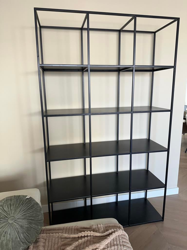 Goossens Bryne zwarte stalen vakkenkast, Huis en Inrichting, Kasten | Boekenkasten, Met plank(en), 200 cm of meer, Zo goed als nieuw