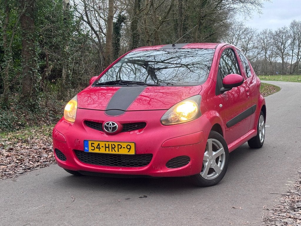 Toyota Aygo 1.0-12V Comfort | Nieuwe apk + Toerenteller Nu, Voorwielaandrijving, Stof, Gebruikt, Zwart
