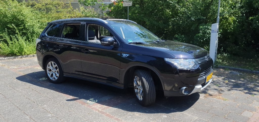 Mitsubishi Outlander 2.0 Phev 4WD CVT 2015 Zwart - open dak, Auto's, Mitsubishi, Particulier, Outlander, 4x4, Achteruitrijcamera