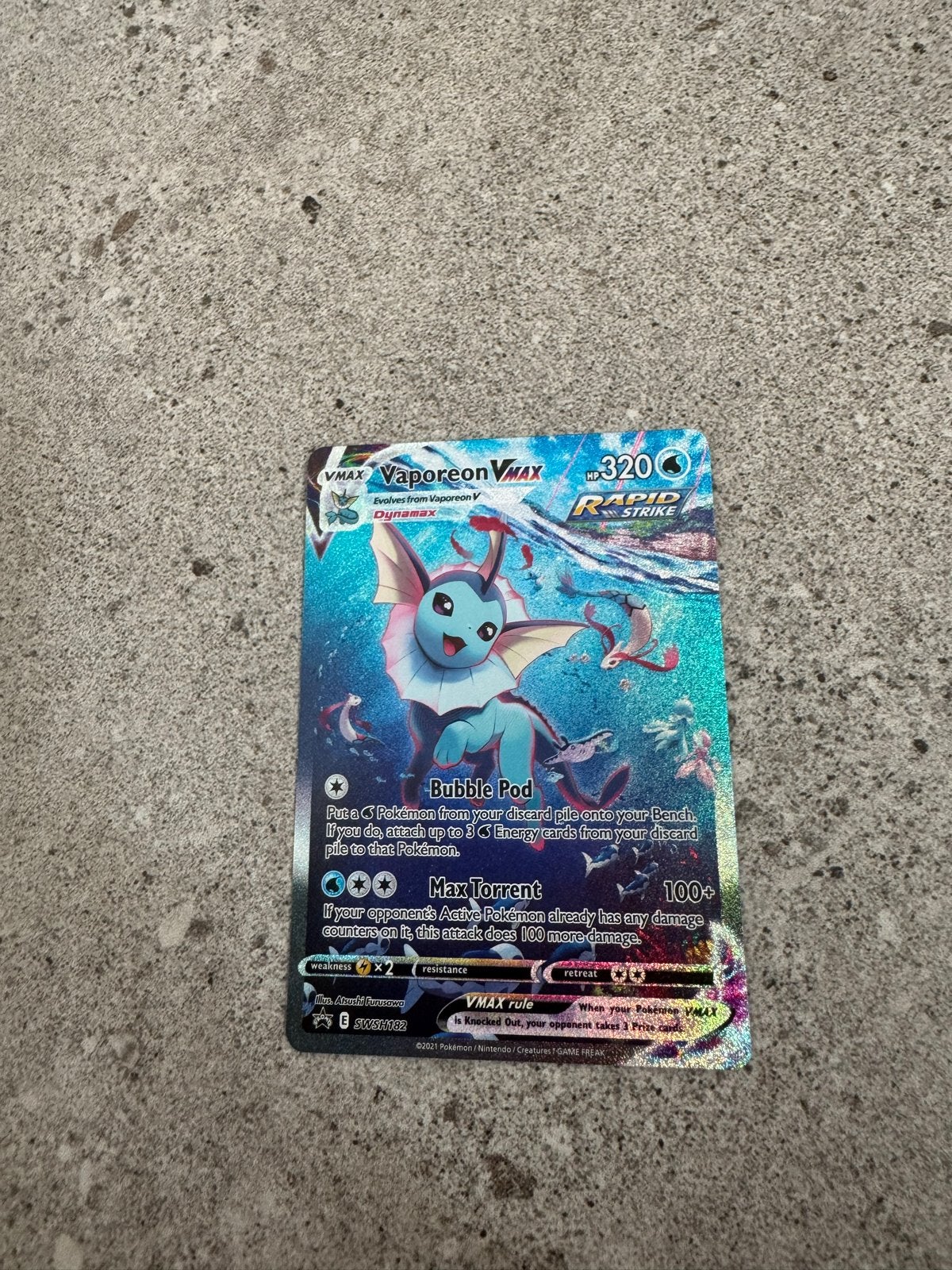 Vaporeon VMAX Pokémon Kaart, Ophalen of Verzenden, Zo goed als nieuw