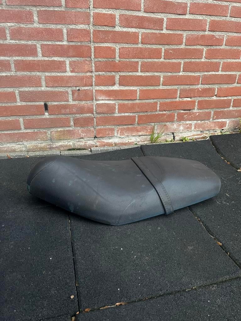 Gilera runner zadel, Fietsen en Brommers, Brommeronderdelen | Scooters, Ophalen of Verzenden, Zo goed als nieuw, Zadel, Overige merken