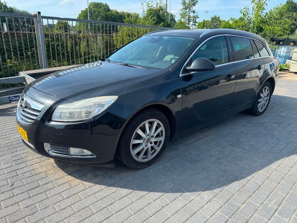 Opel Insignia Sports Tourer 2.0 CDTI Cosmo Navi StoelV Cruis, Auto's, Opel, Euro 5, Zwart, 4 cilinders, Zwart