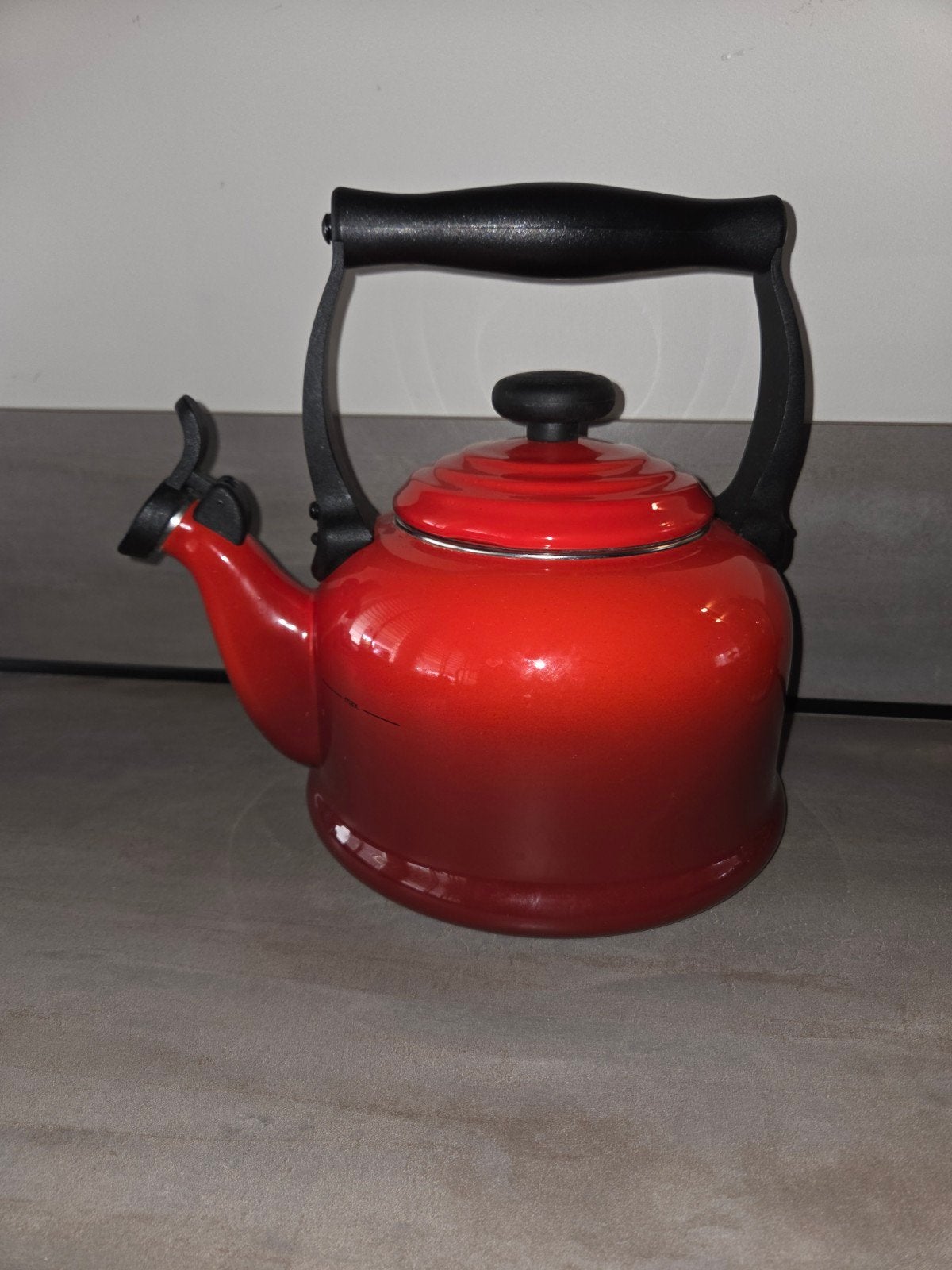 Le Creuset fluitketel 2,1 liter, Witgoed en Apparatuur, Waterkokers, 2 liter of meer, Ophalen of Verzenden, Zo goed als nieuw