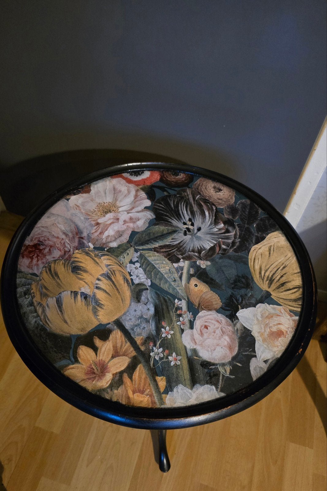 Oud houten bijzet tafeltje floraal decor, Ophalen of Verzenden, Rond, Minder dan 55 cm, 45 tot 60 cm