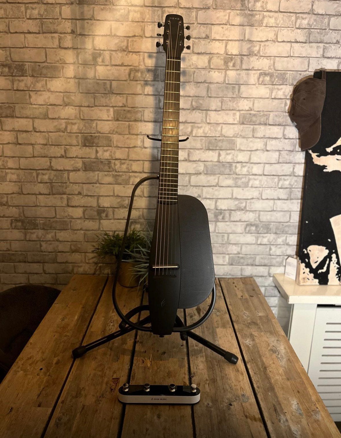 Enya NEXG 2 Smart Guitar zwart – compleet met tas&voetpedaal, Met versterker, Zo goed als nieuw, Solid body, Ophalen