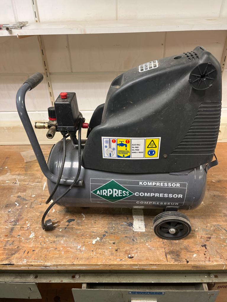 Airpress Compressor HLO 215/25 - 1.5 PK, 25 liter, Doe-het-zelf en Verbouw, Compressors, Ophalen, Gebruikt, 6 tot 10 bar, Minder dan 200 liter/min