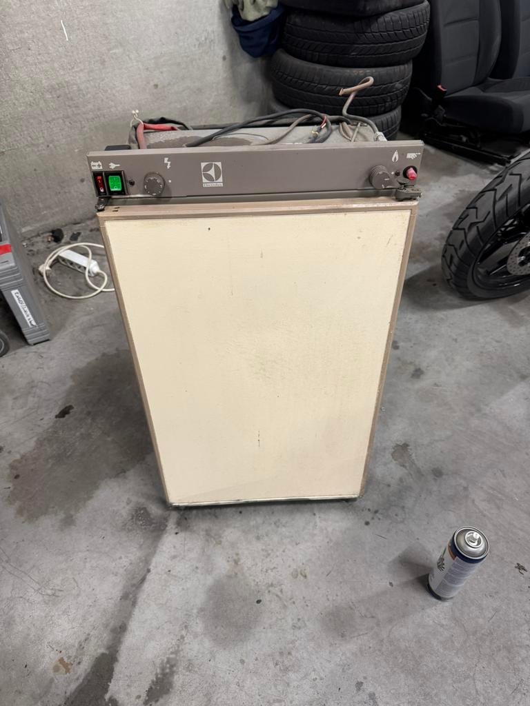 Elektrolux koelkast 12v/220v/gas, Witgoed en Apparatuur, Koelkasten en IJskasten, Ophalen, Gebruikt, Minder dan 85 cm, 45 tot 60 cm
