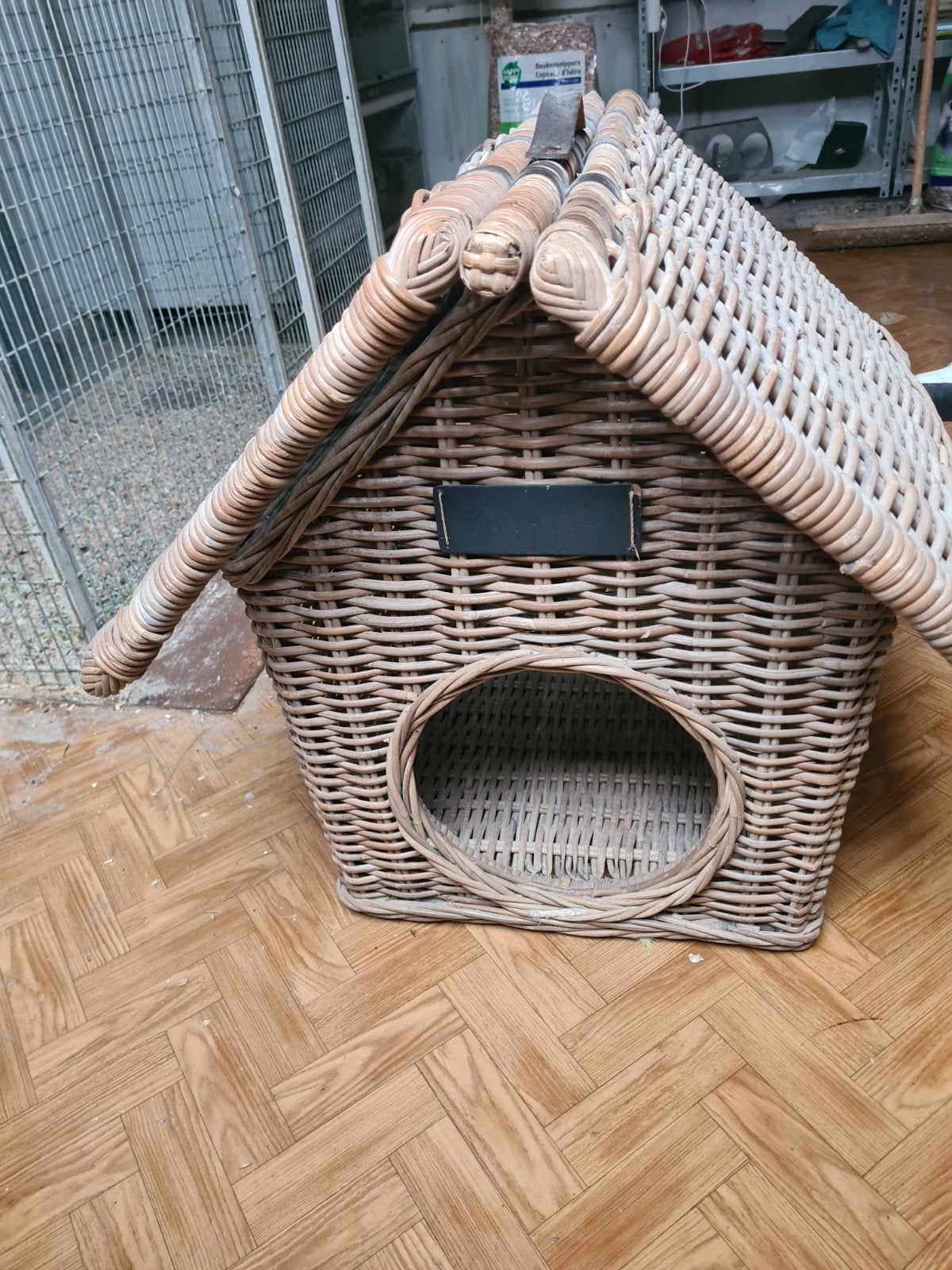 Rieten honden hok,te koop, Ophalen, Zo goed als nieuw