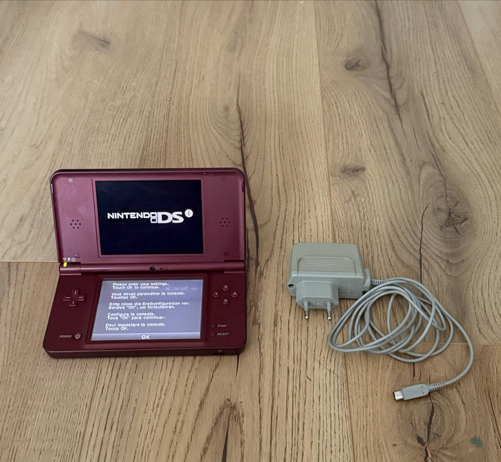 Nintendo DSi XL - Bordeauxrood met oplader goede staat, Ophalen of Verzenden, Gebruikt, Rood, Dsi XL