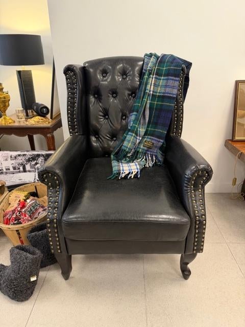 Chesterfield fauteuil zwart leder in perfecte staat., Huis en Inrichting, Fauteuils, Ophalen, Zo goed als nieuw, 50 tot 75 cm