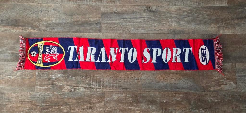 Sjaal Taranto Sport, Ophalen of Verzenden, Zo goed als nieuw, Buitenlandse clubs, Vaantje of Sjaal