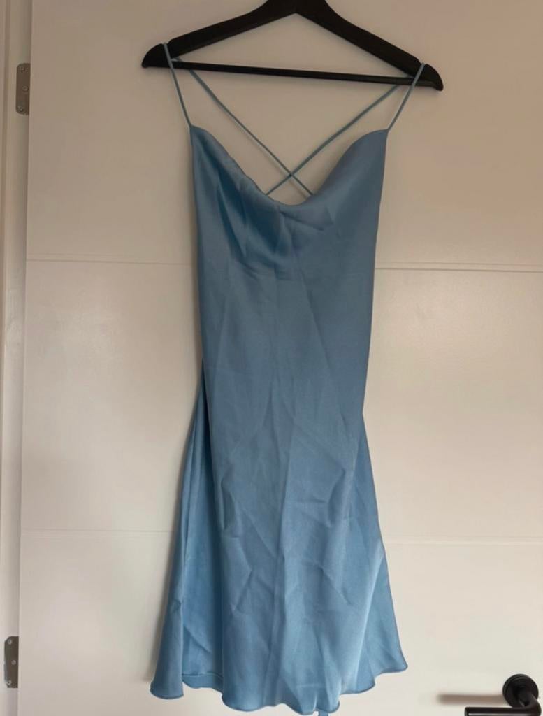 Most Wanted blauwe satijnen mini jurk met open rug, Kleding | Dames, Jurken, Blauw, Nieuw, Ophalen of Verzenden, Maat 36 (S)