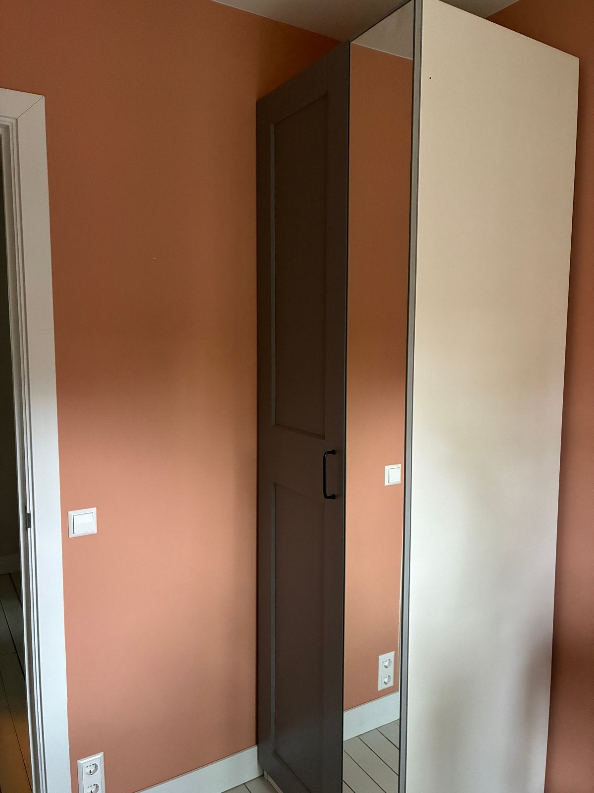 Kledingkast (pax) met spiegel en hangruimte, Ophalen, Overige materialen, Gebruikt, 200 cm of meer