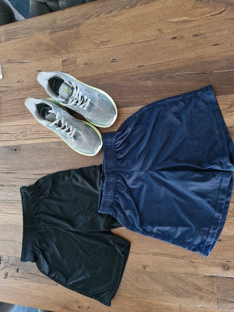 Sportschoenen Osaga, 2x Dutchy sportbroekje 140, Sportschoenen, Osaga, Ophalen of Verzenden, Zo goed als nieuw