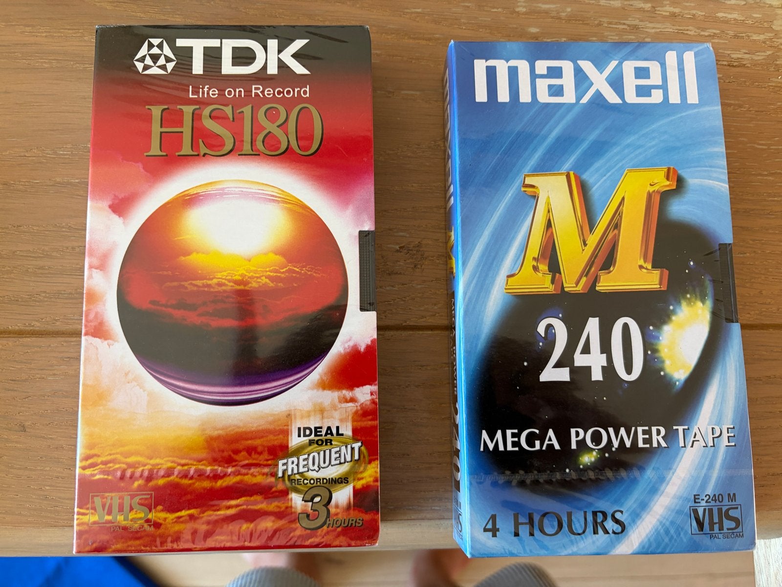 Nieuwe TDK en Maxell VHS videobanden (2 stuks), Ophalen, Alle leeftijden, Overige genres, Nieuw in verpakking