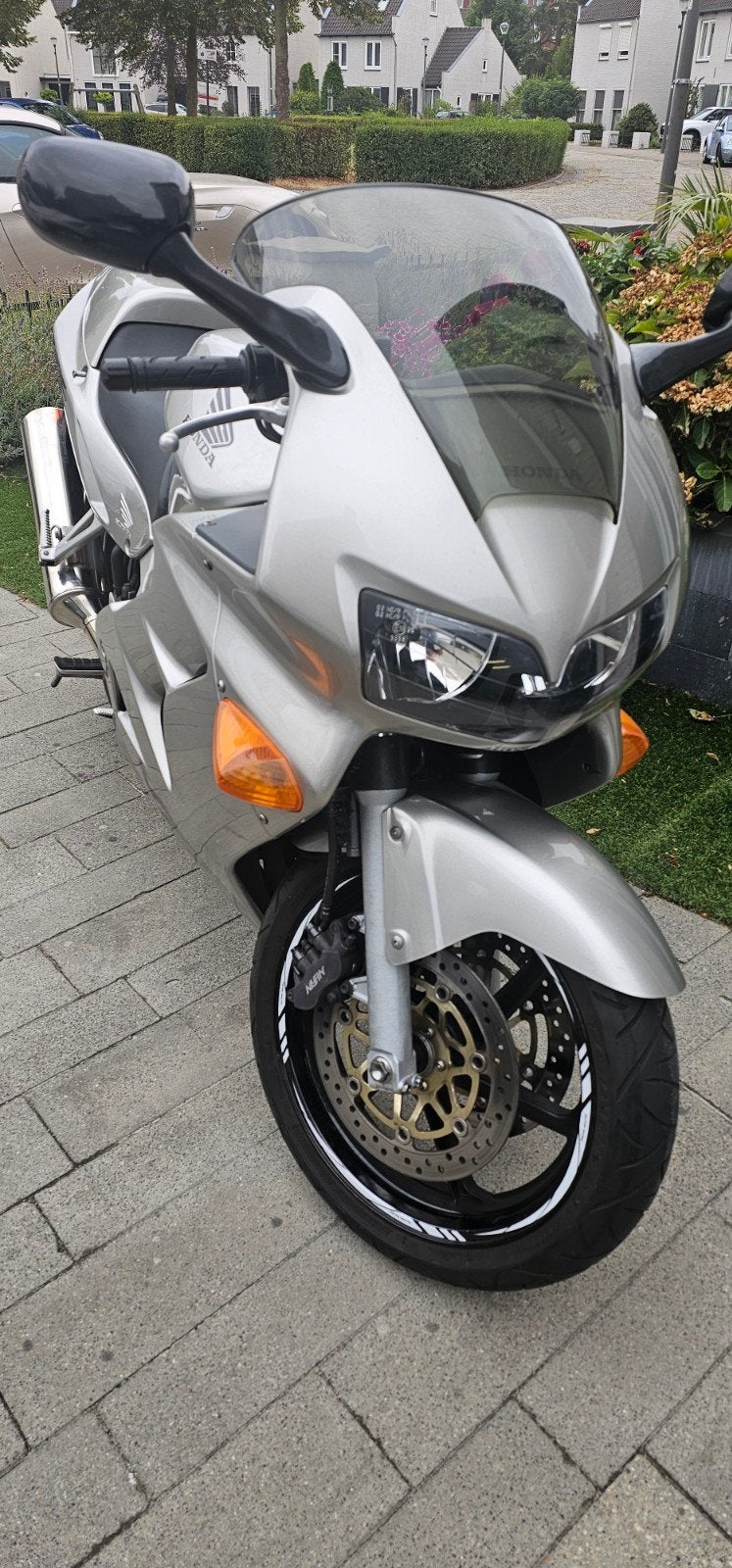 Mooie originele Honda VFR800 Fi met 25K kilometers, Motoren, Motoren | Honda, 4 cilinders, Motorrijbewijs A, Gebruikt, Particulier