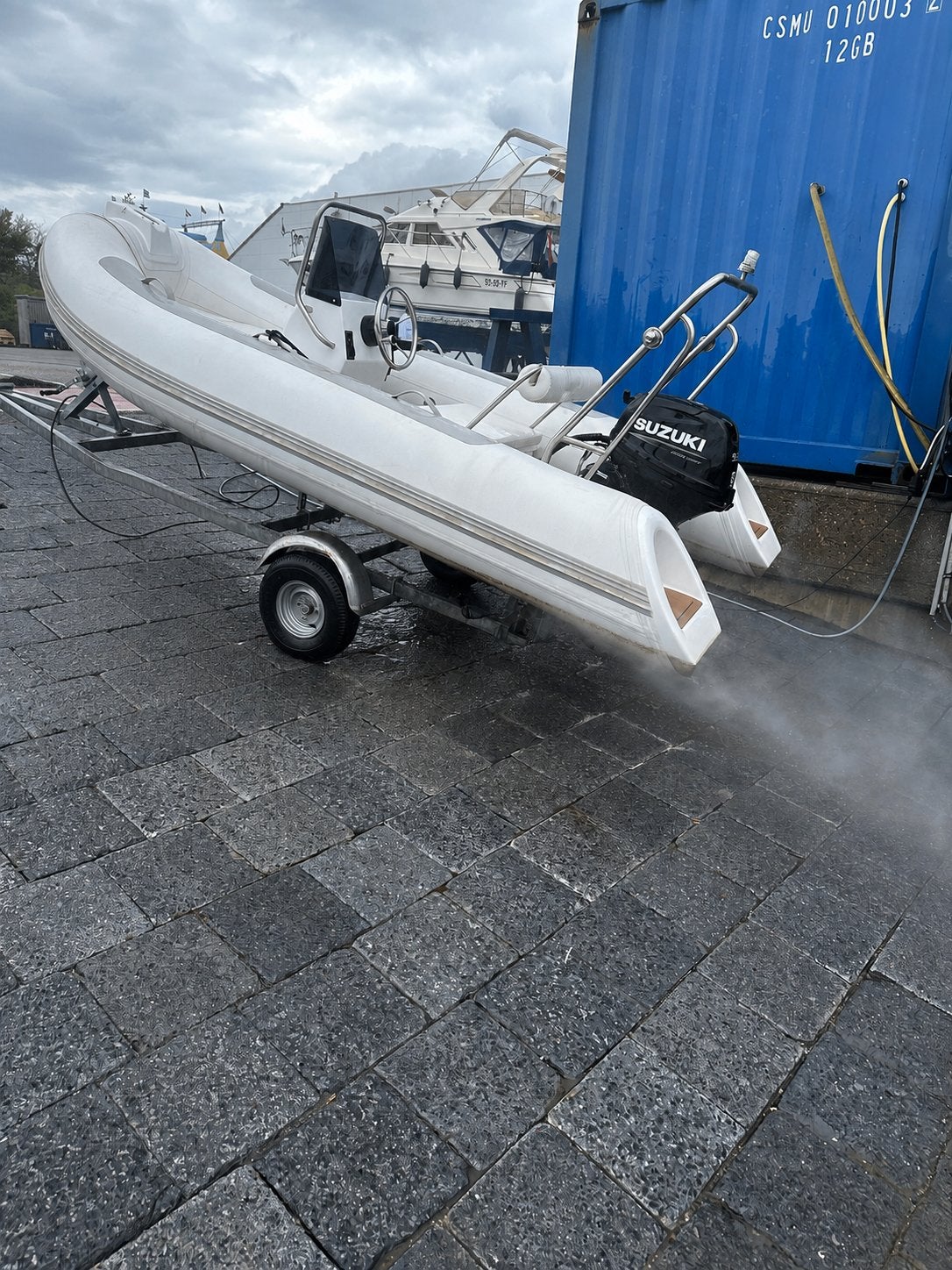 Rib330 met 9.9pk Suzuki buitenboordmotor en trailer, Inclusief motor, Zo goed als nieuw, Ophalen, Polyester/glasvezel