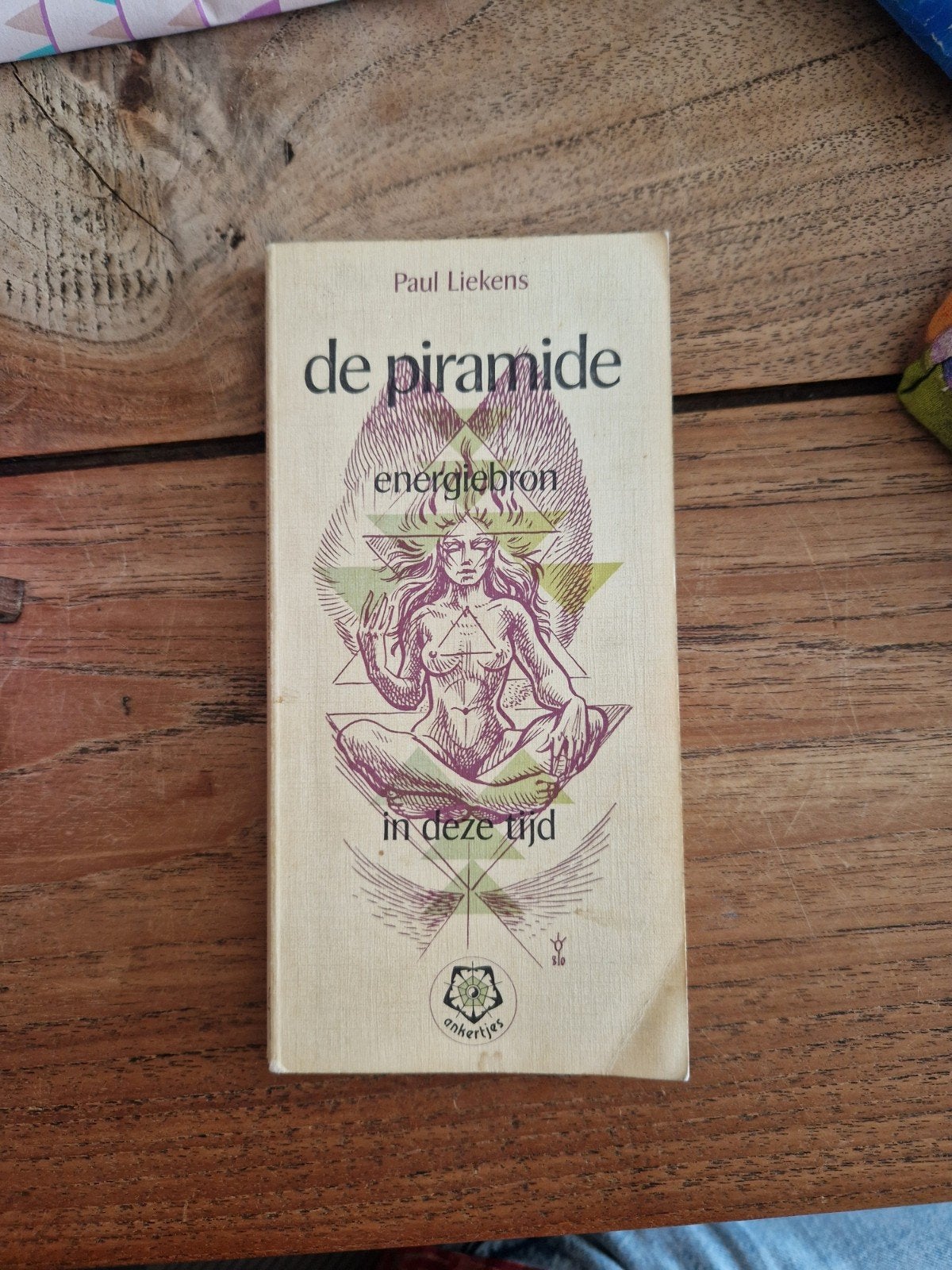 De Piramide Energiebron in deze tijd - Paul Liekens Ankertje, Ophalen of Verzenden, Gelezen, Spiritualiteit algemeen, Achtergrond en Informatie
