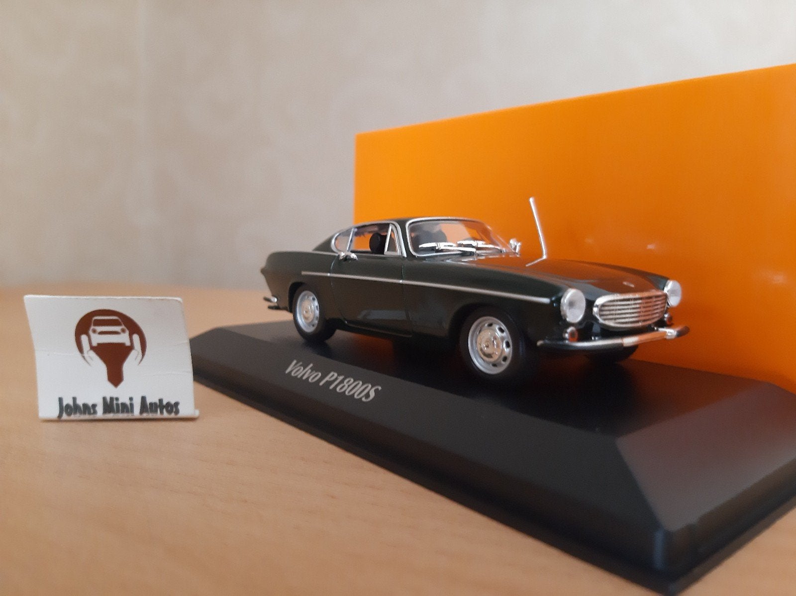 Volvo P1800S Coupe 1969 donkergroen van Maxichamps 1:43