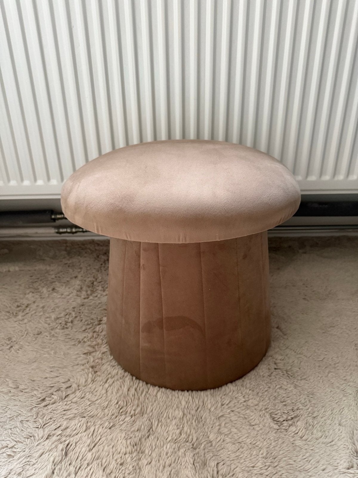 Mooie beige poef in paddenstoel-vorm, Ophalen, Zo goed als nieuw, Rond, Stof