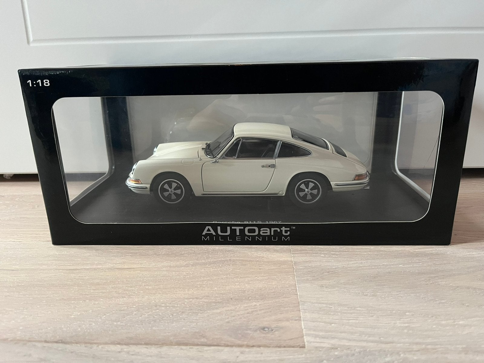 Porsche 911 S 1967 ivory white #77918 Autoart 1:18, Hobby en Vrije tijd, Modelauto's | 1:18, Ophalen of Verzenden, Zo goed als nieuw