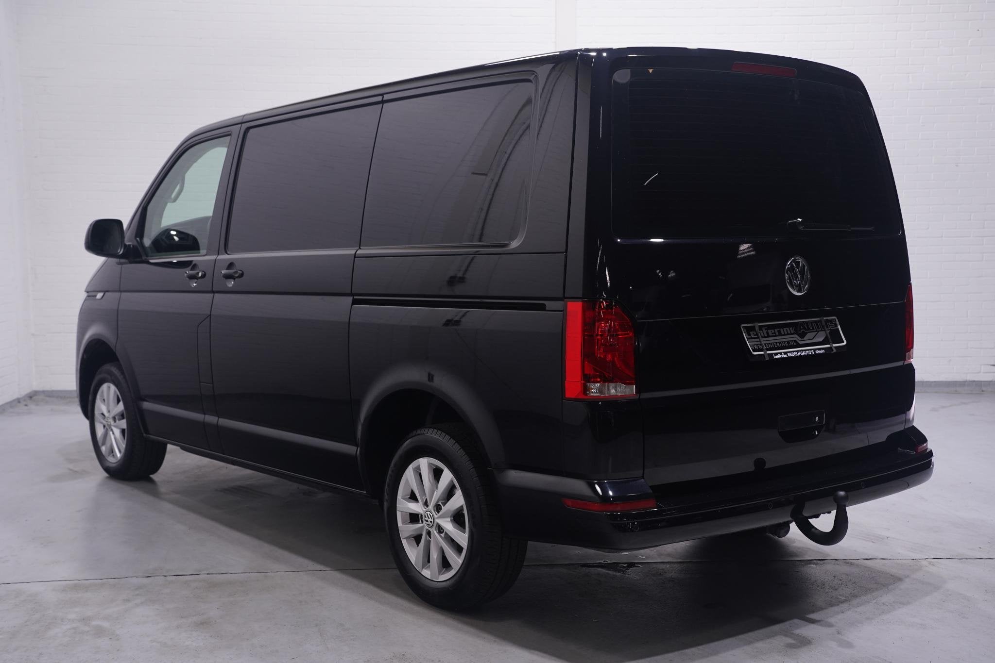 Foto 3 van Volkswagen Transporter 2.0 TDI 150 pk DSG Aut. L1H1 Airco, 2