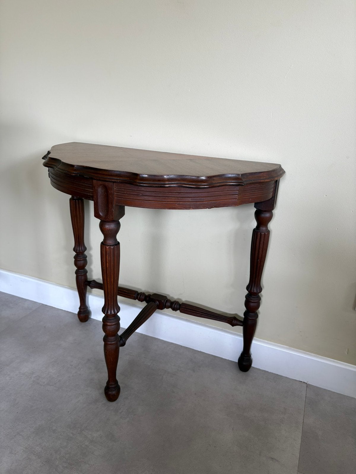 Prachtige Art Deco Sidetable - Butt Walnot Jaren 30, Ophalen