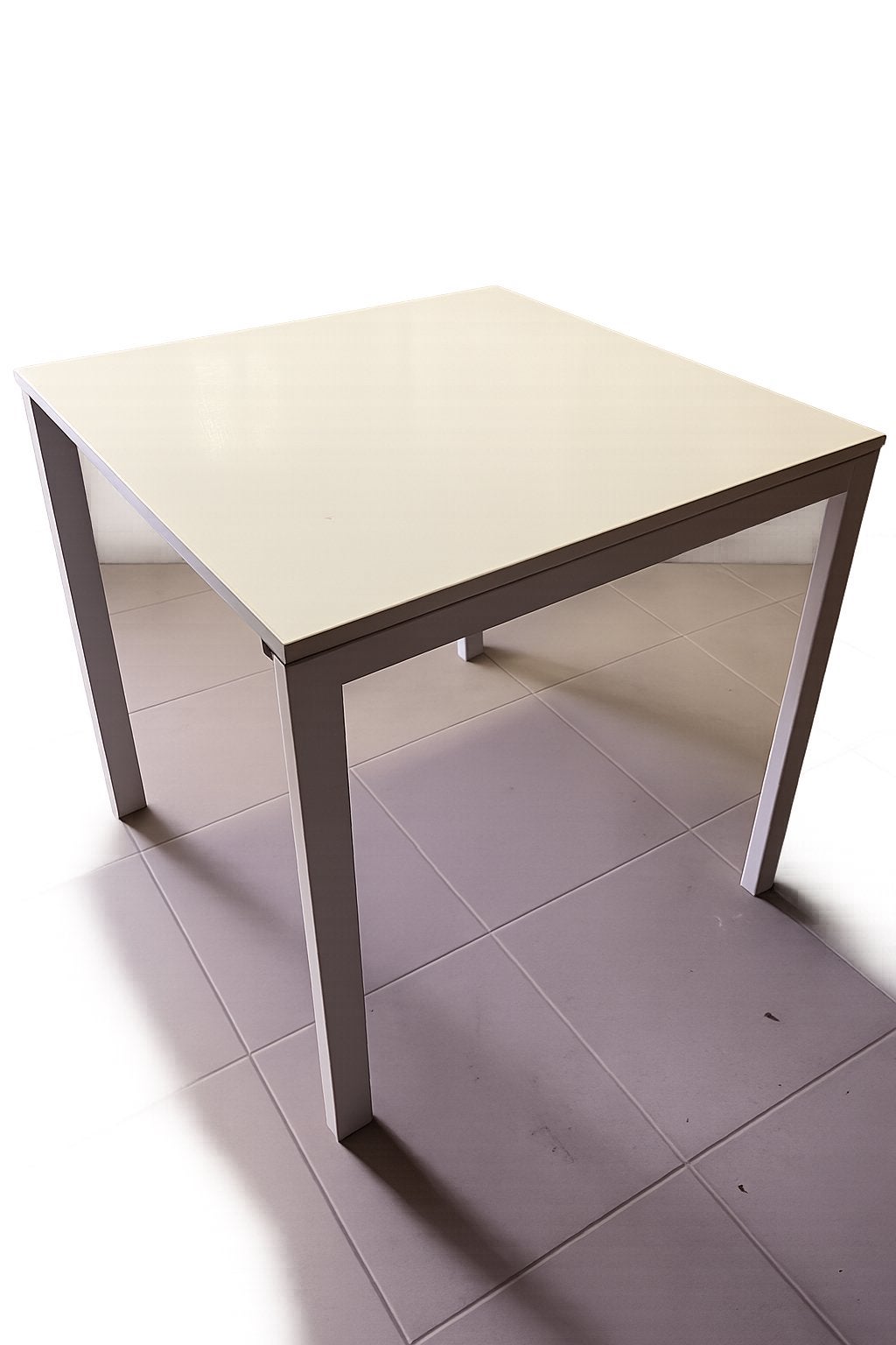IKEA tafel - Compact en veelzijdig, Ophalen, Kunststof, Gebruikt, Vierkant