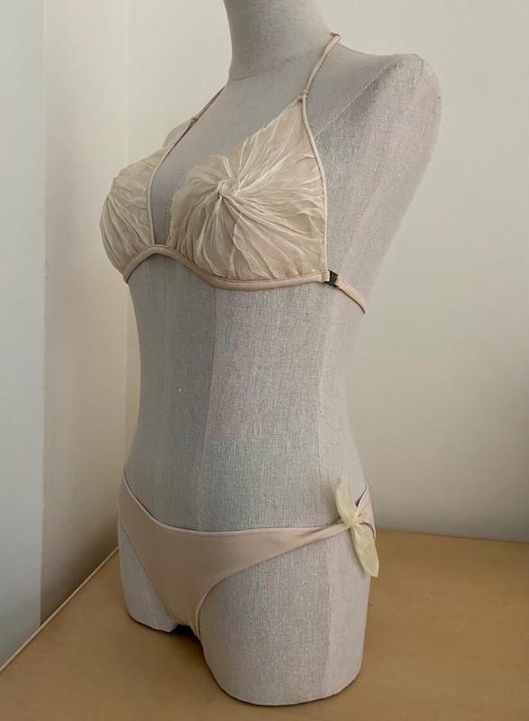 Blue Glue (M) twv 125,- boho exclusieve bikini hand crafted, Beige, Ophalen of Verzenden, Zo goed als nieuw, Bikini