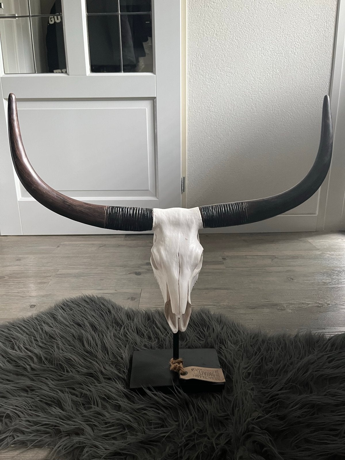 Decoratieve schedel met hoorns op standaard, Huis en Inrichting, Woonaccessoires | Overige, Ophalen, Meerkleurig, Natuurlijk materiaal