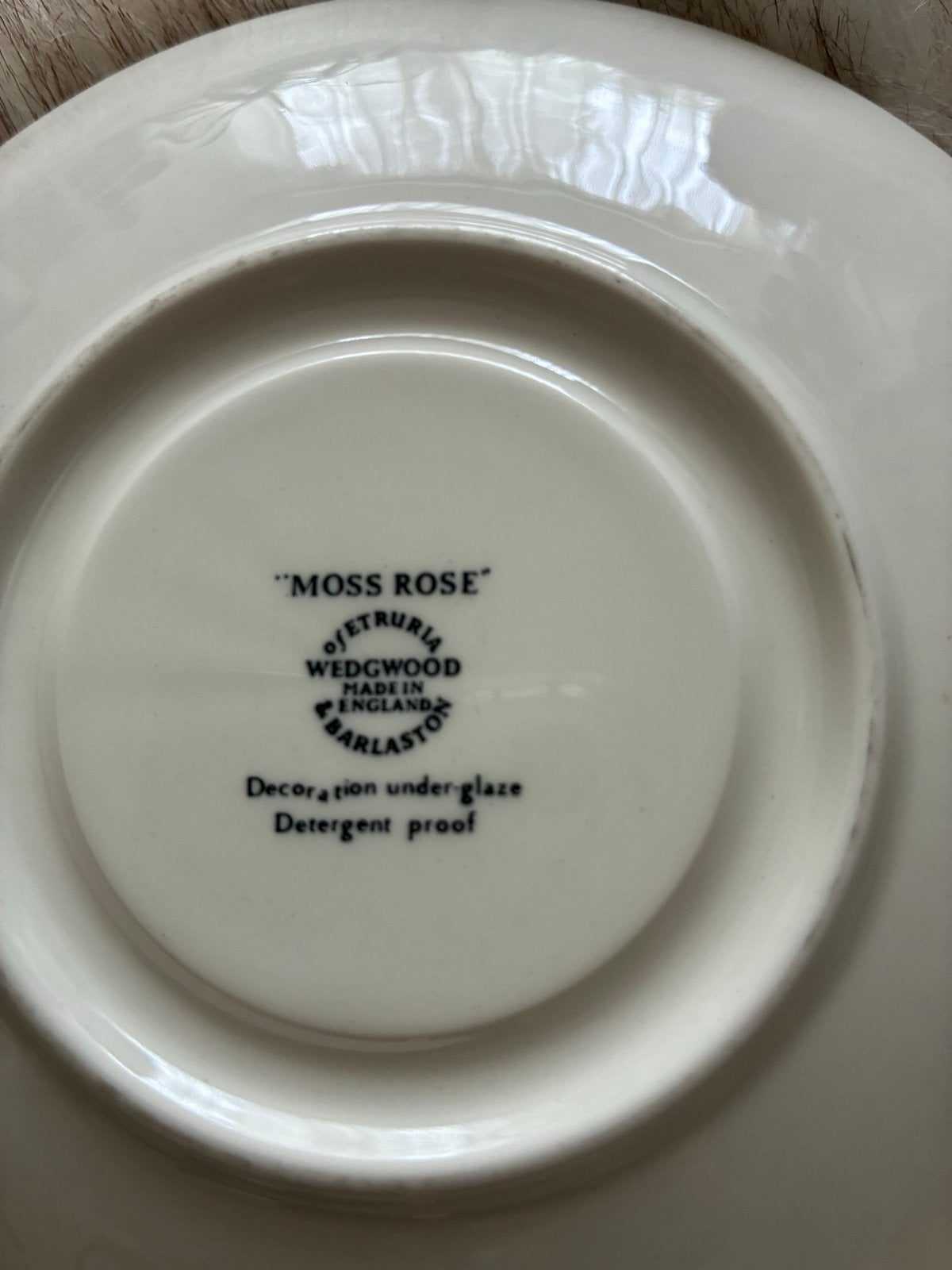 Foto 2 van 4 Wedgwood Moss Rose schotels - 14 cm
