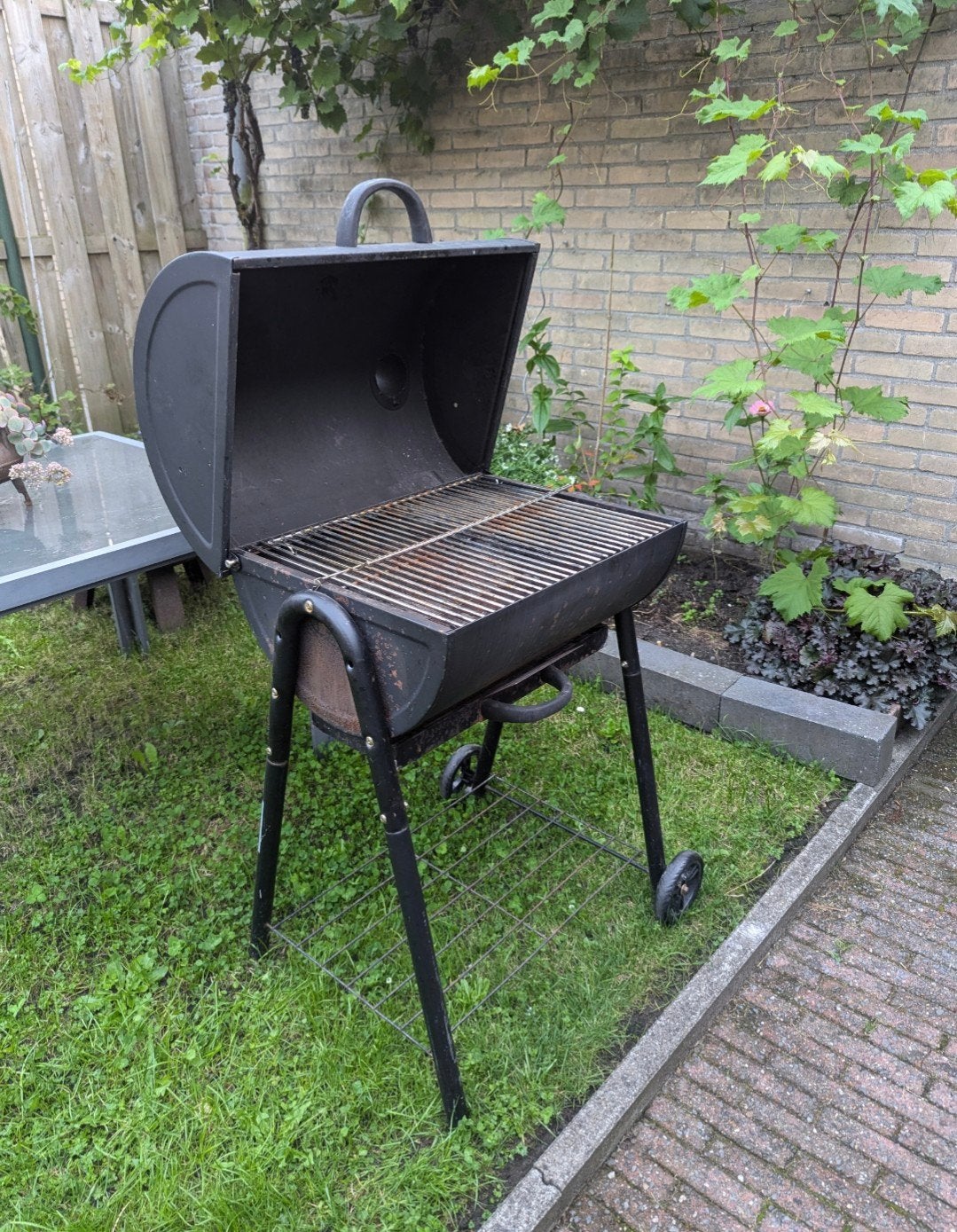BBQ Smoker met thermometer en wielen, Ophalen, Gebruikt, Onbekend