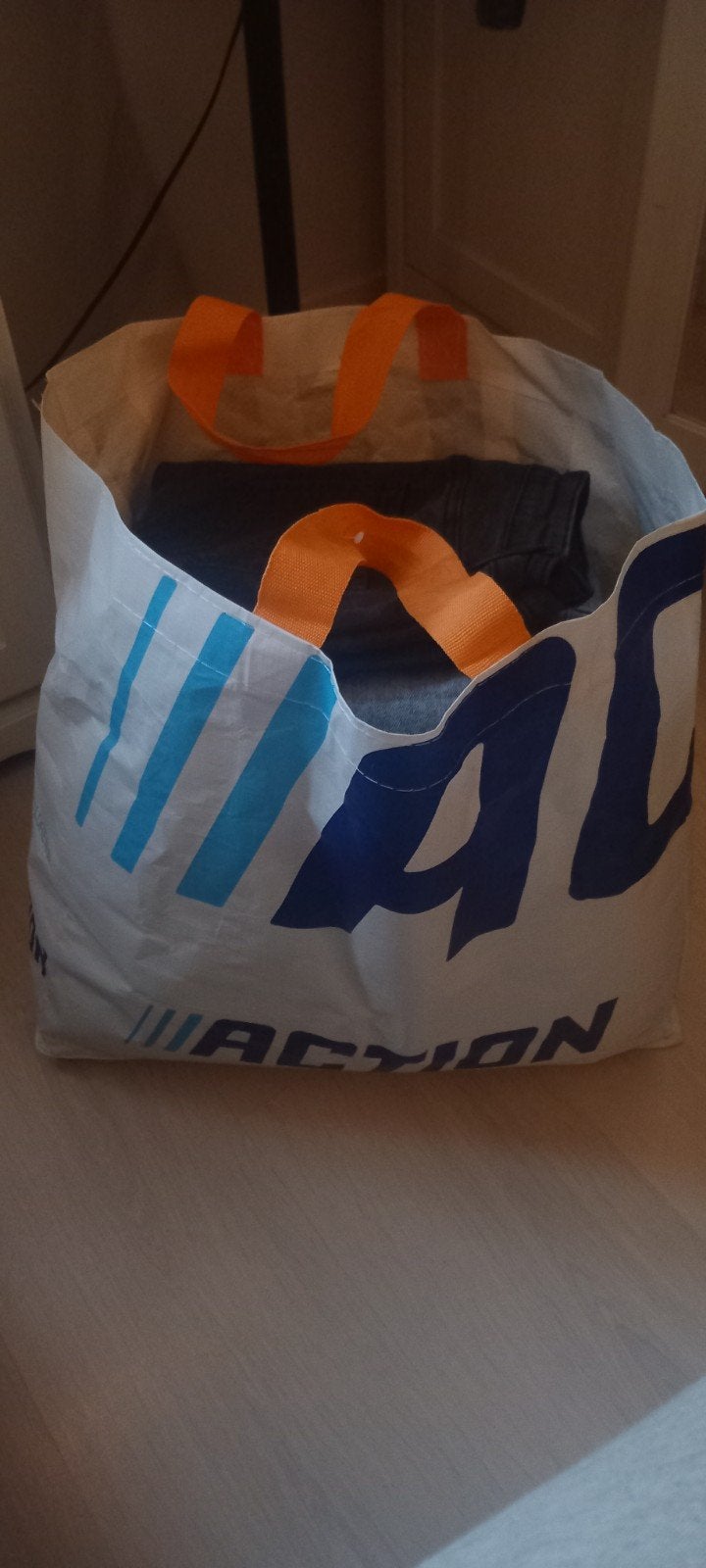 Tas met jeans, joggingbroeken en stoffe broeken - Maat 38/40, Kleding | Dames, Ophalen of Verzenden, Zo goed als nieuw, Maat 38/40 (M)