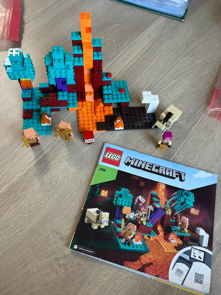 LEGO Minecraft Het Verwrongen Bos - 21168 compleet!, Ophalen of Verzenden, Zo goed als nieuw