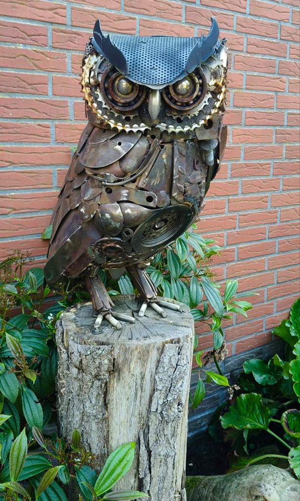 Unieke metalen uil sculptuur - Handgemaakt kunstwerk, Ophalen, 50 - 100 cm, Beeld, Bruin