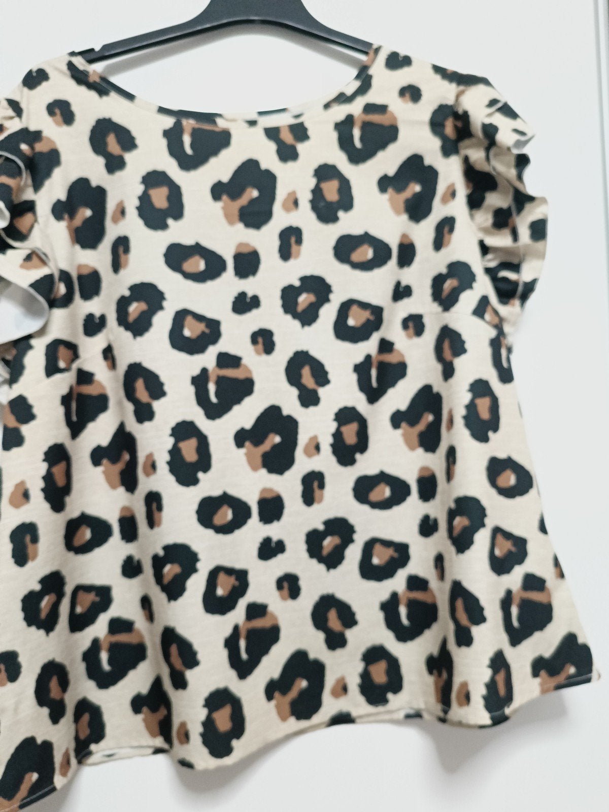 Mooie tijgerprint blouse met froezel mouwtjes, maat 46, Kleding | Dames, Tops, Beige, Maat 46/48 (XL) of groter, Ophalen of Verzenden