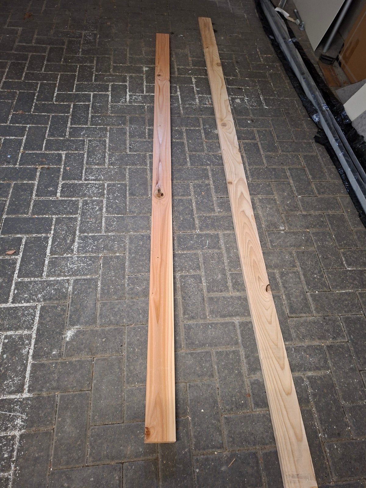 2 Houten balken - 250 cm lang, 9 cm breed, 2.5 cm dik, Ophalen of Verzenden, Balk, Overige houtsoorten, 50 mm of meer