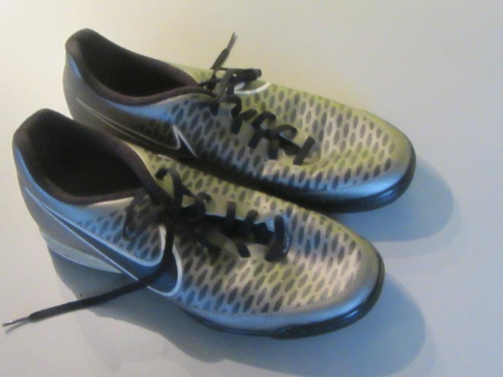 Nike Magista maat 43 voetbalschoenen, Sport en Fitness, Maat XS of kleiner, Schoenen, Ophalen of Verzenden, Zo goed als nieuw