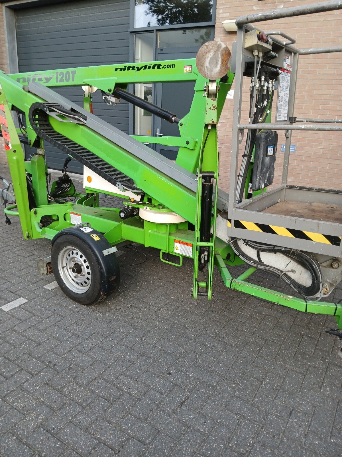 Hoogwerker te huur 12 meter, Ophalen, Gebruikt, Tot 80 Pk, Tot 2500