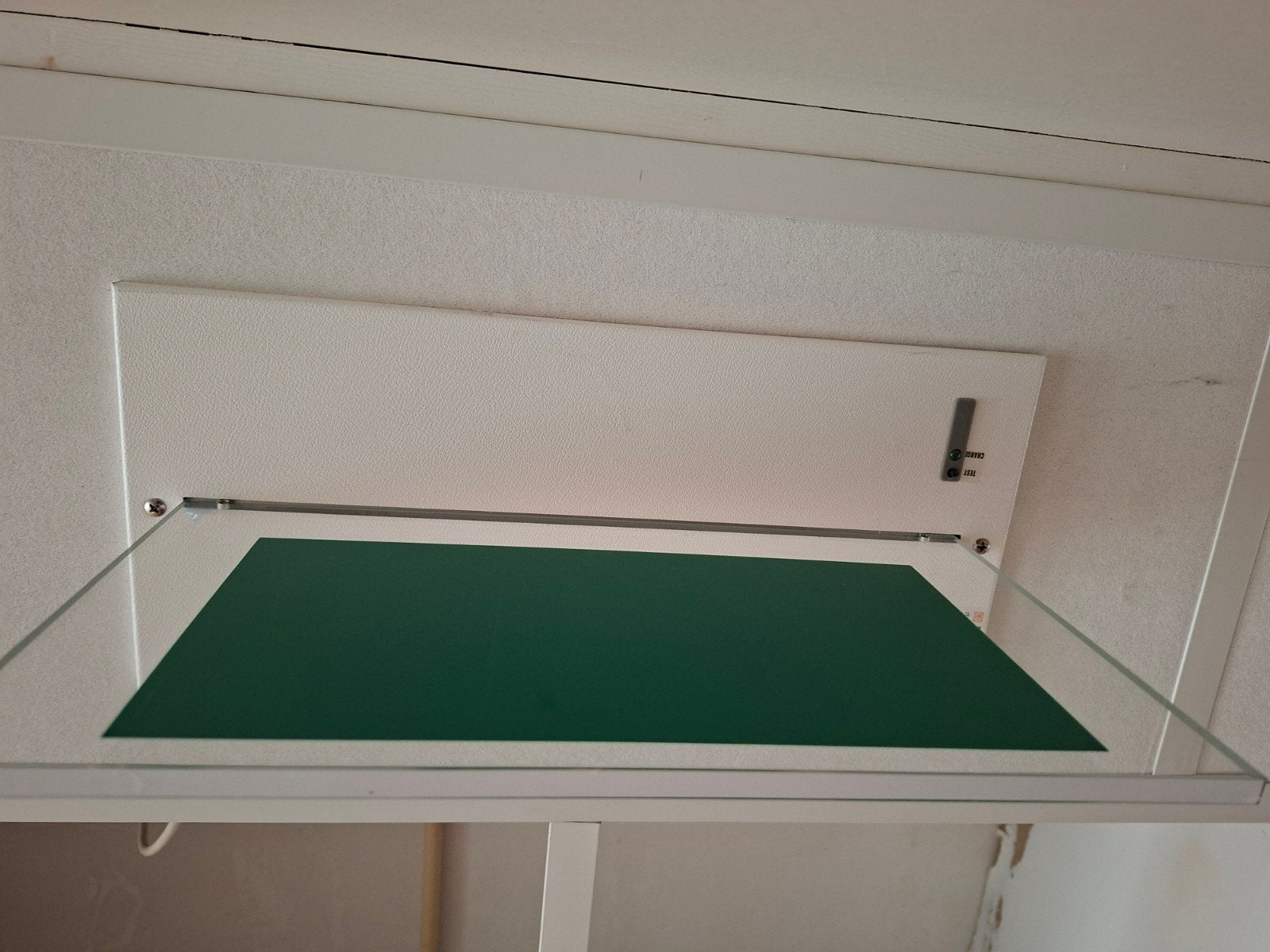 Noodverlichting met groene plaat, Ophalen of Verzenden, Gebruikt, Glas, Groen