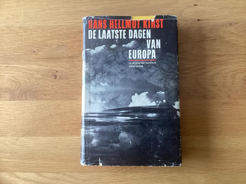 De Laatste Dagen van Europa - Hans Hellmut Kirst, Boeken, Oorlog en Militair, Ophalen of Verzenden, Gelezen