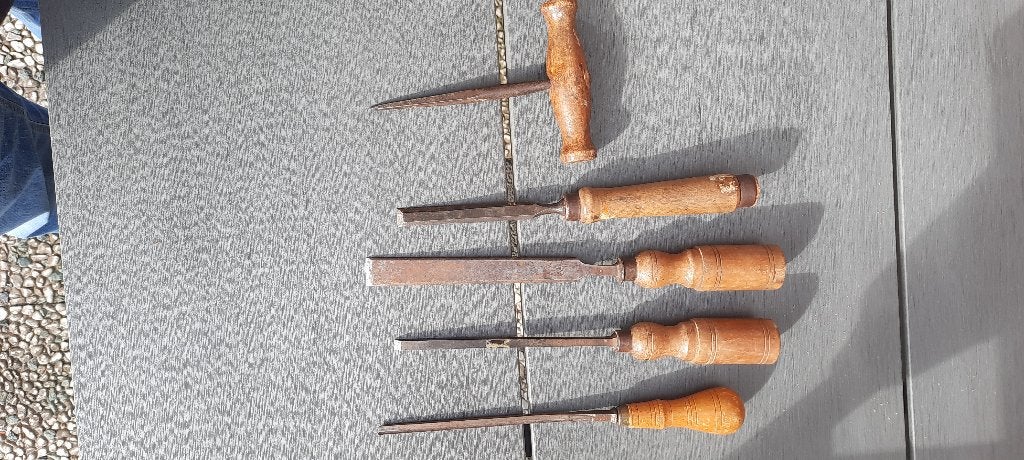 4 oude houtbeitels en een ruimer, Ophalen of Verzenden