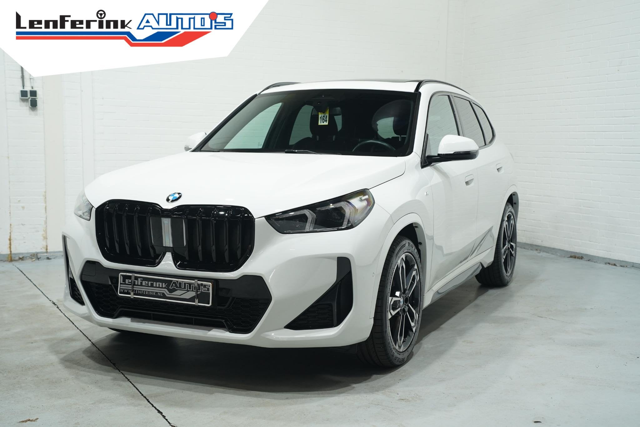 BMW X1 sDrive20i M Sport Panodak Led koplampen Camera Shadow, Auto's, BMW, 1525 kg, Euro 6, Wit, Bedrijf
