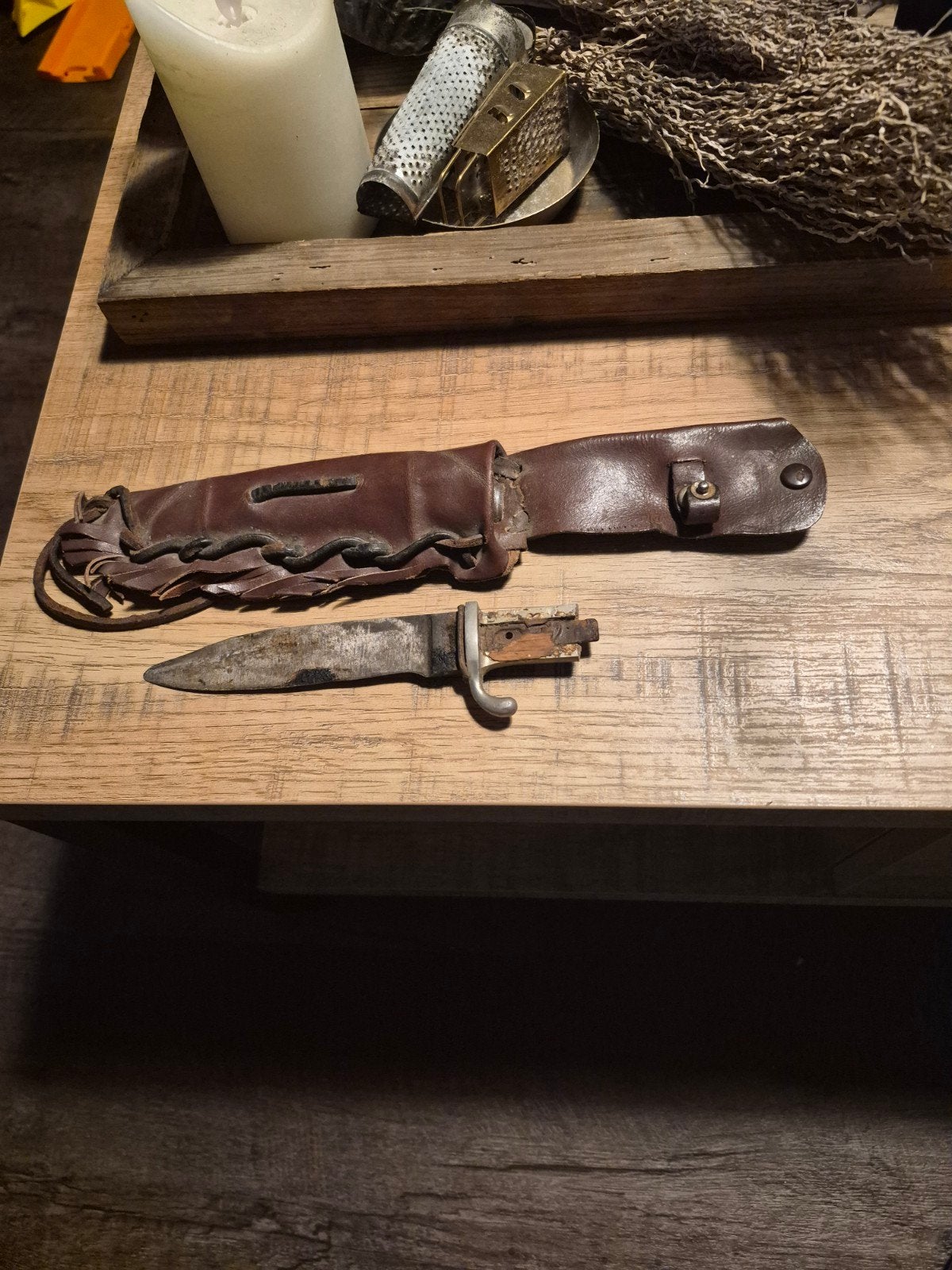 Vintage mes met leren schede - Decoratief, Ophalen of Verzenden