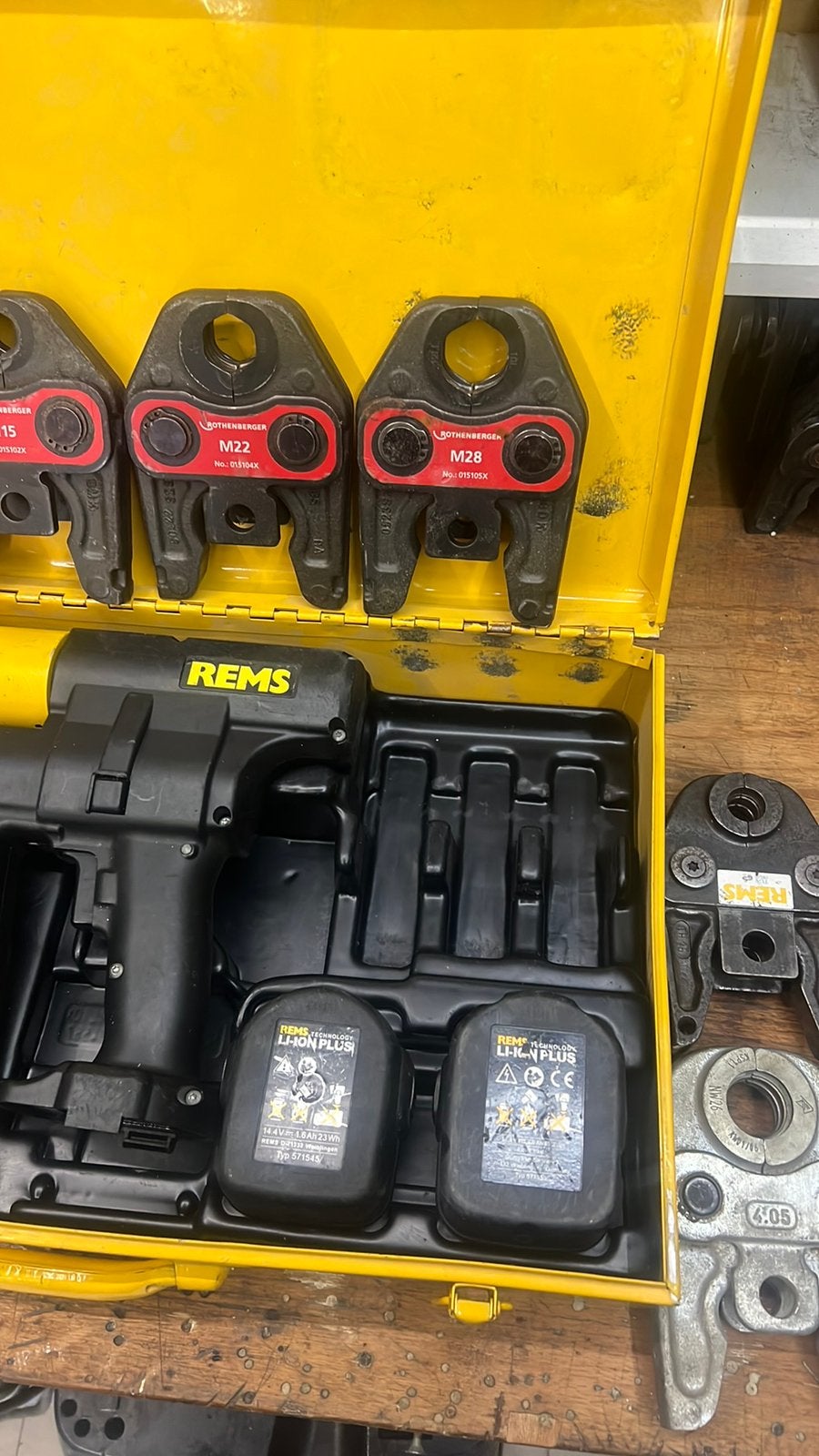 Perstang rems acc 14,4 v li ion groot inc 6 persbekken, Ophalen of Verzenden, Zo goed als nieuw