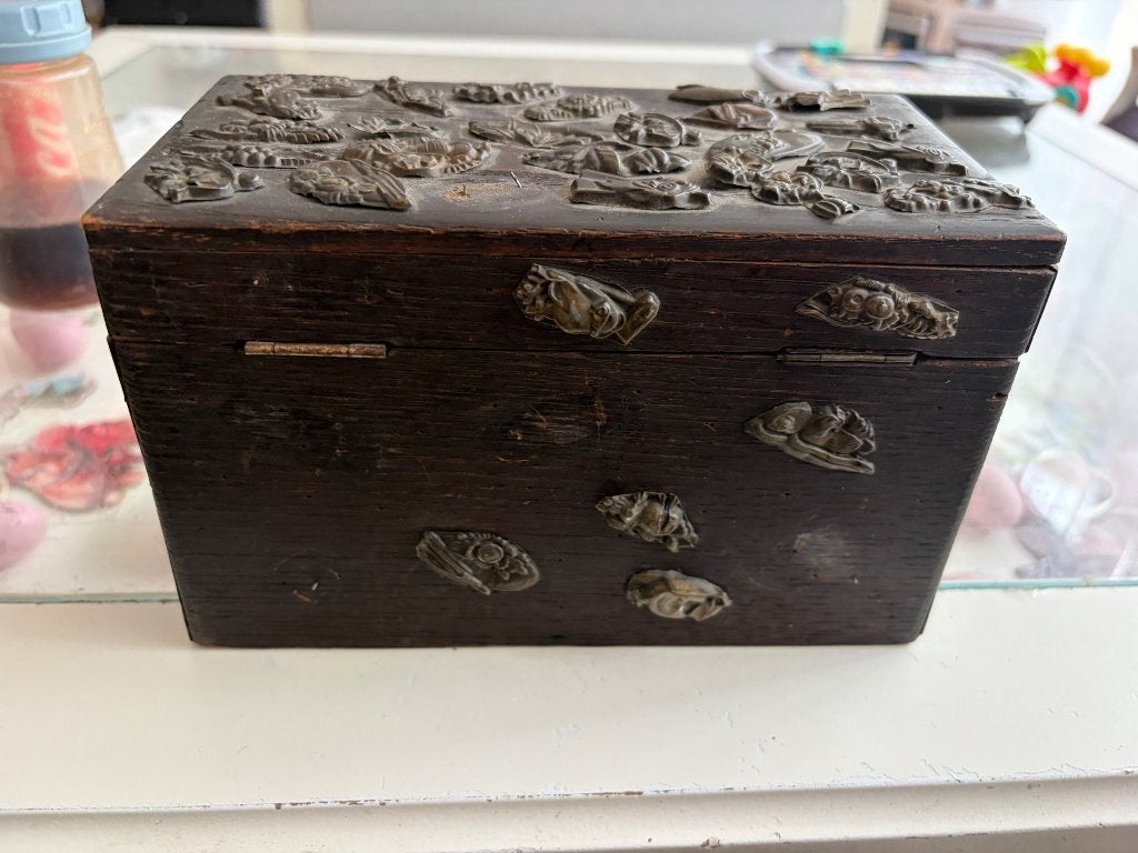 Antiek houten kistje met apart beslag, Ophalen of Verzenden